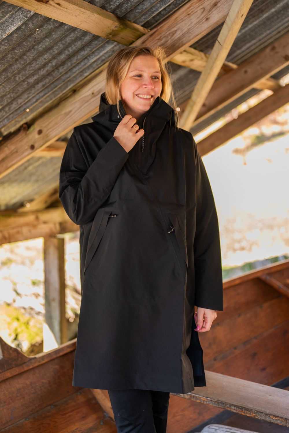 Aalesund Poncho Black