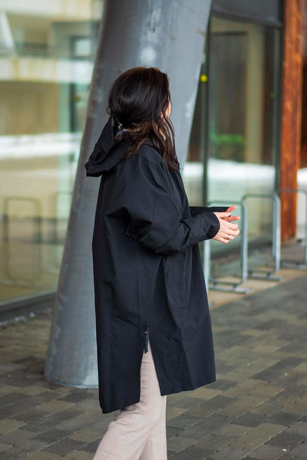 Aalesund Poncho Black