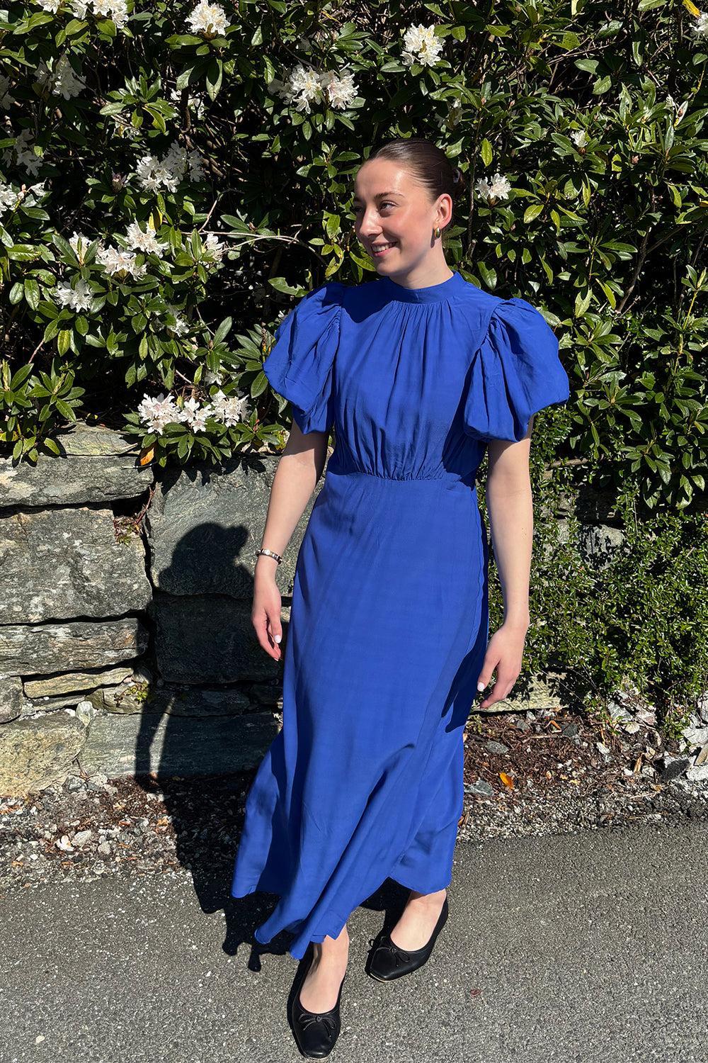 Alicia puff short sleeve open back midi dress Blue Bonnet