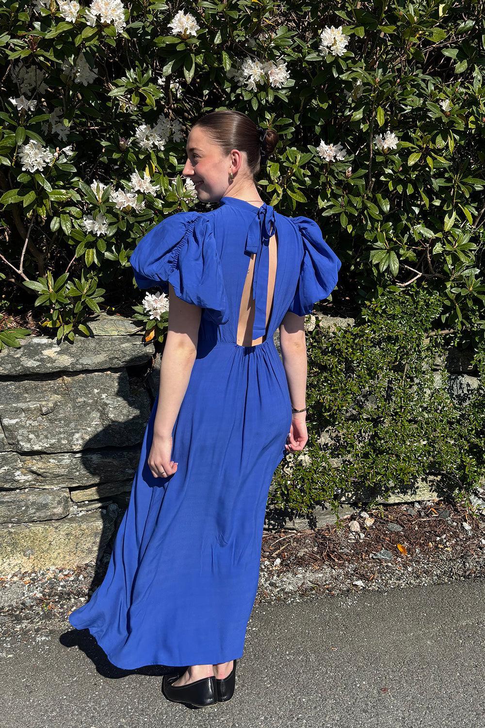 Alicia puff short sleeve open back midi dress Blue Bonnet