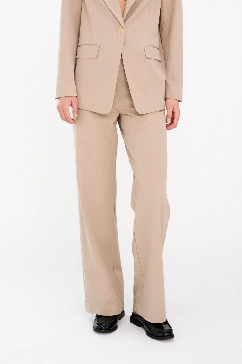 Andrea Wide Beige 32"