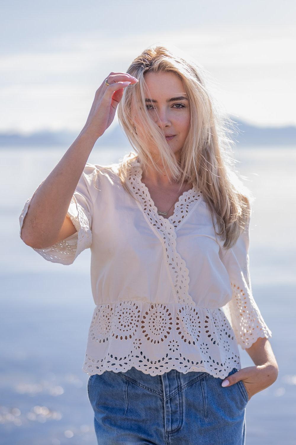 Bea V-neck Blouse Creme