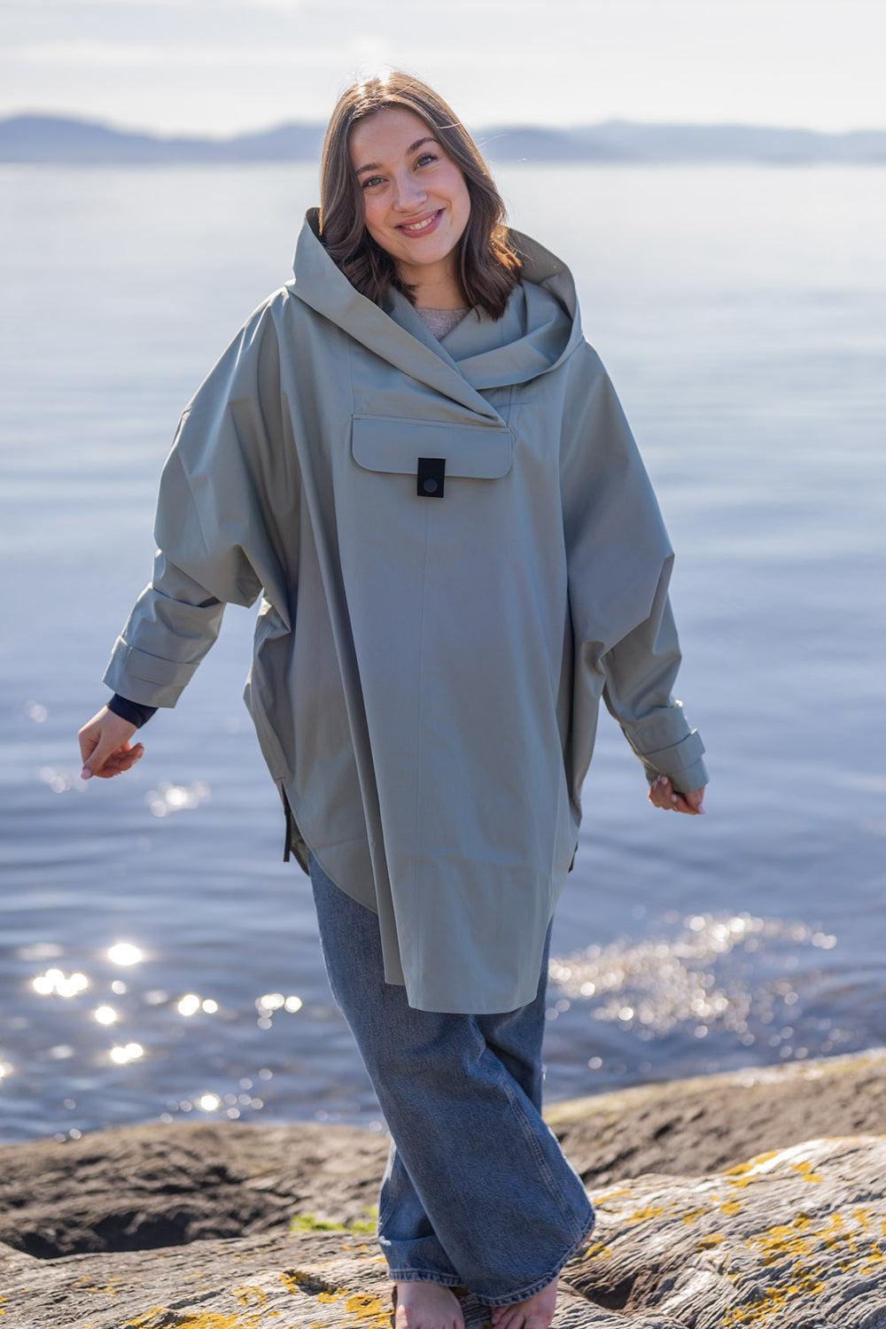 Bergen Poncho Iceberg Green