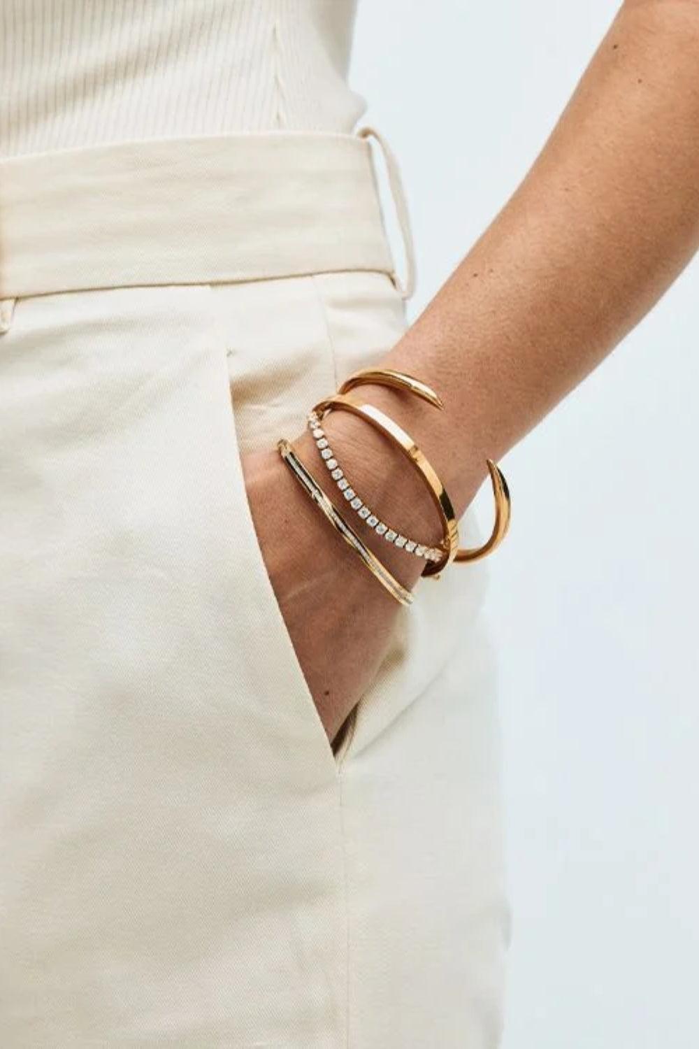Crest Bangle Gold