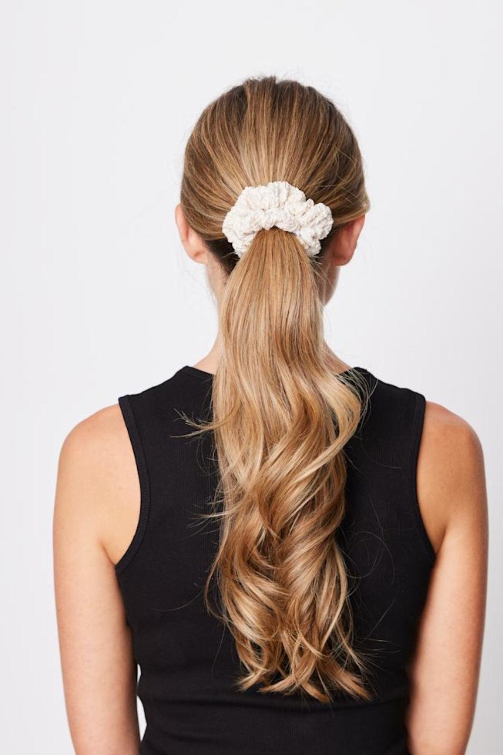 Cringle Ribbon Scrunchie Cream Middle
