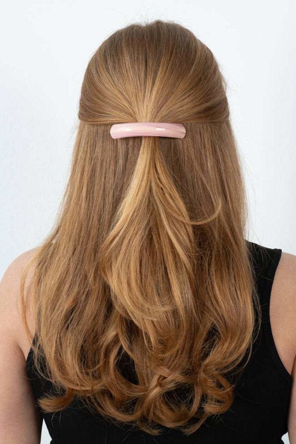Curved Cherie Clip Light Pink