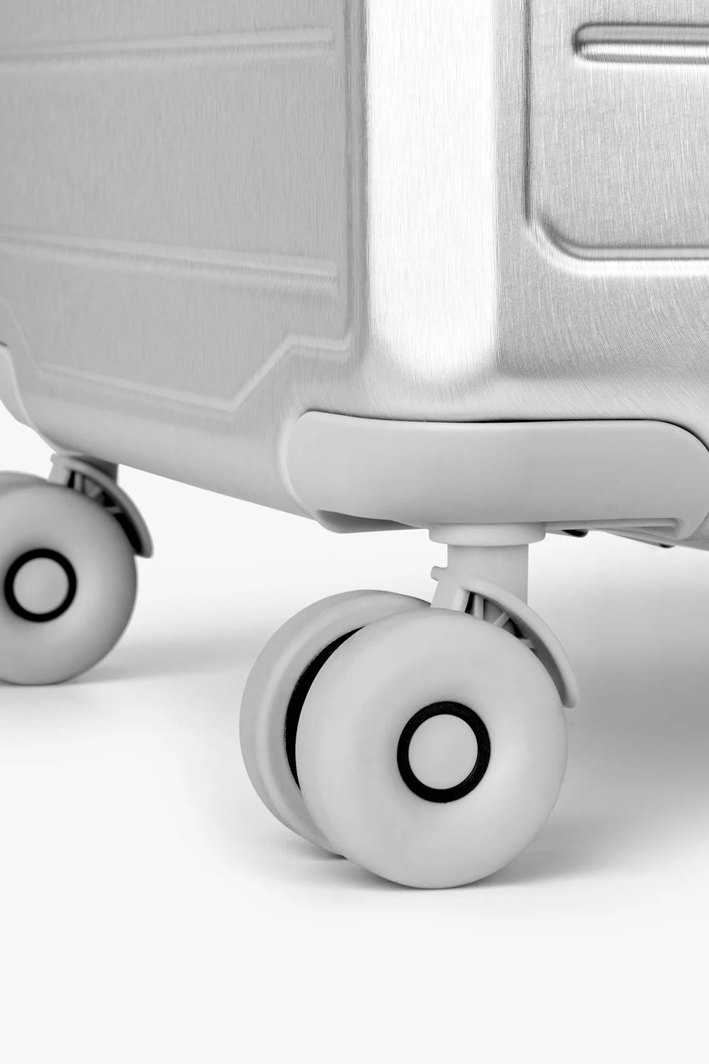 Day Tonal 28" Silver Trunk