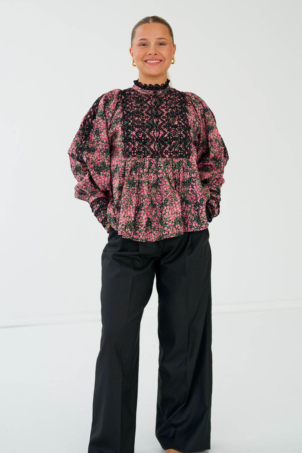 Décorated poplin blouse Petite roses
