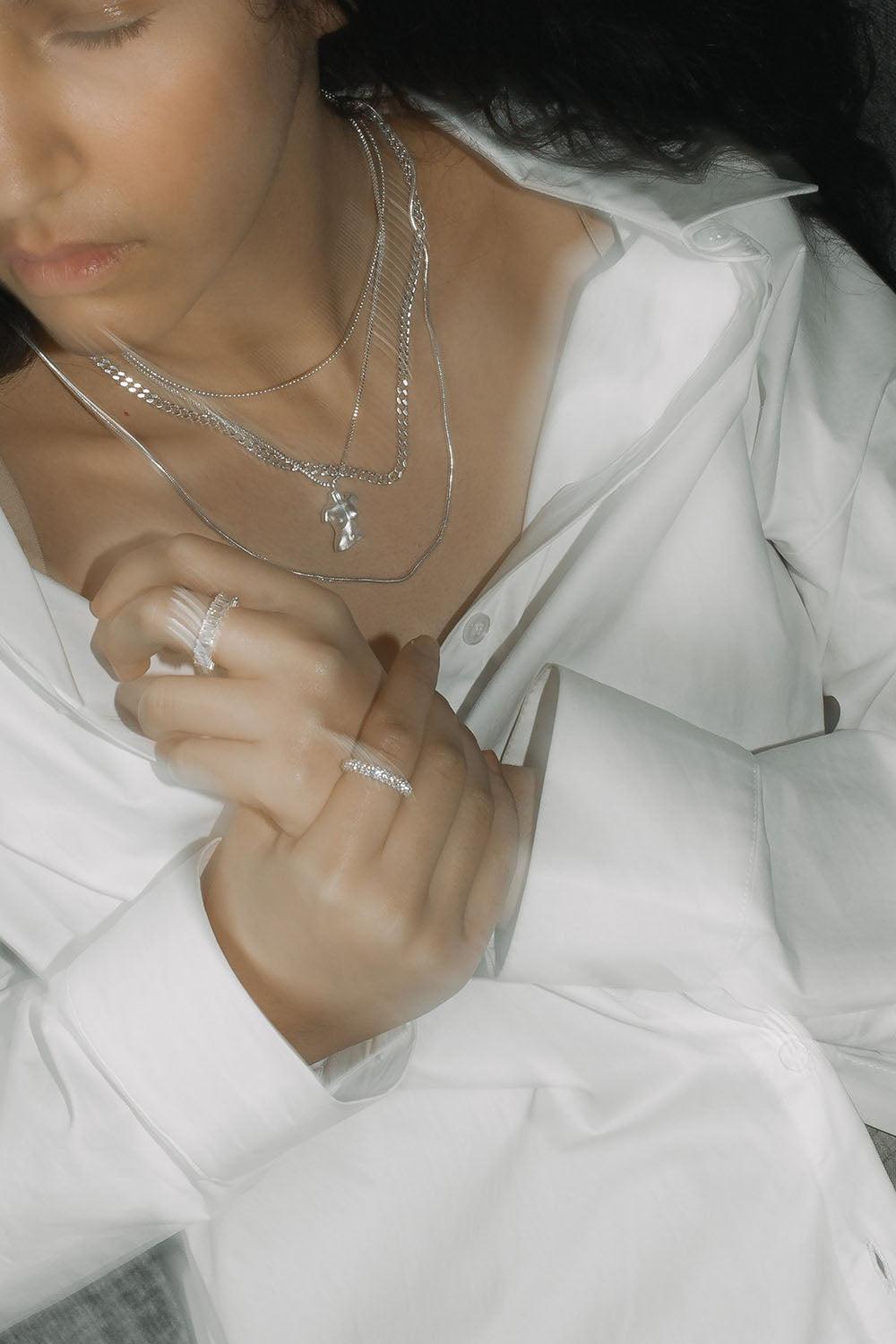 Figure Necklace Silver