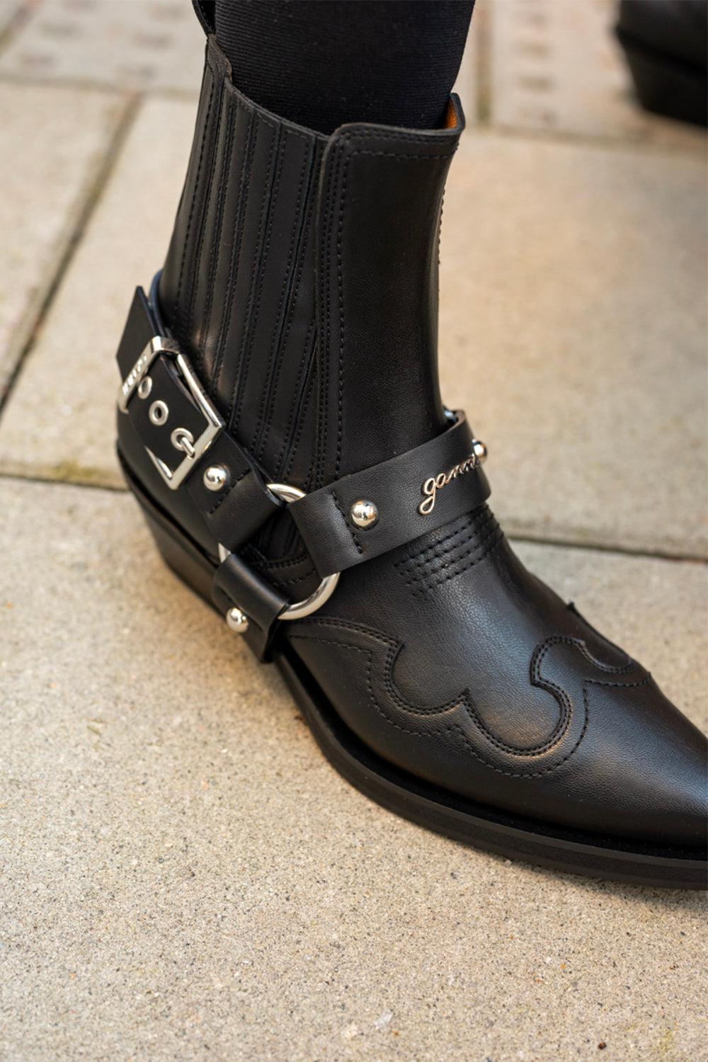 Fitted Chelsea Western Boot Black