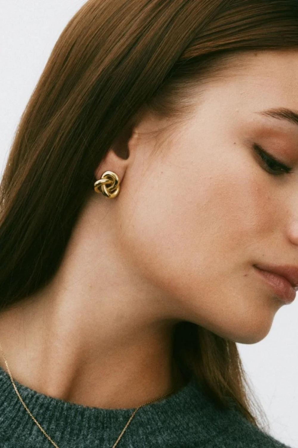 Infinity Knot Studs L Gold