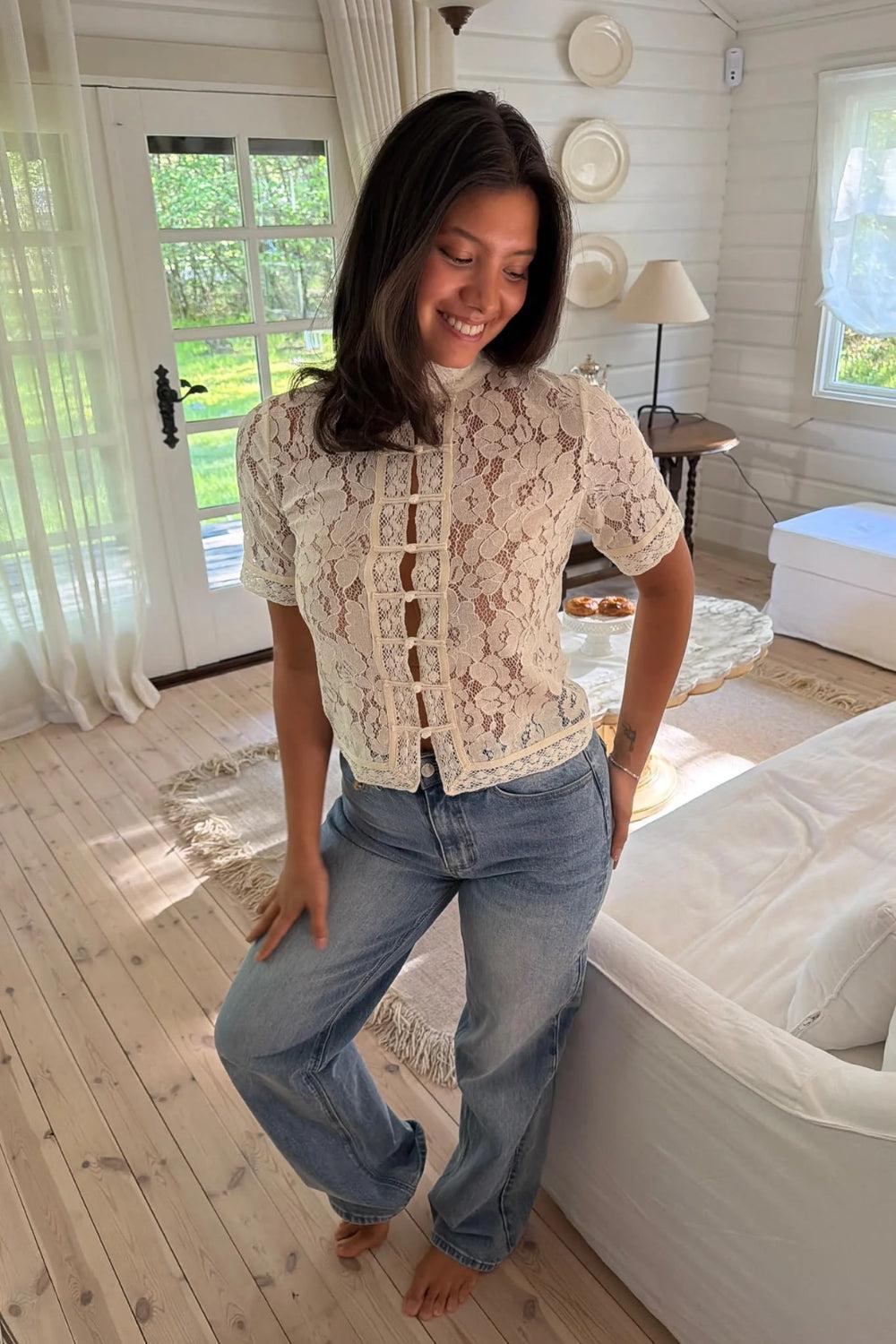 LiljaIC SS Shirt Off White Lace
