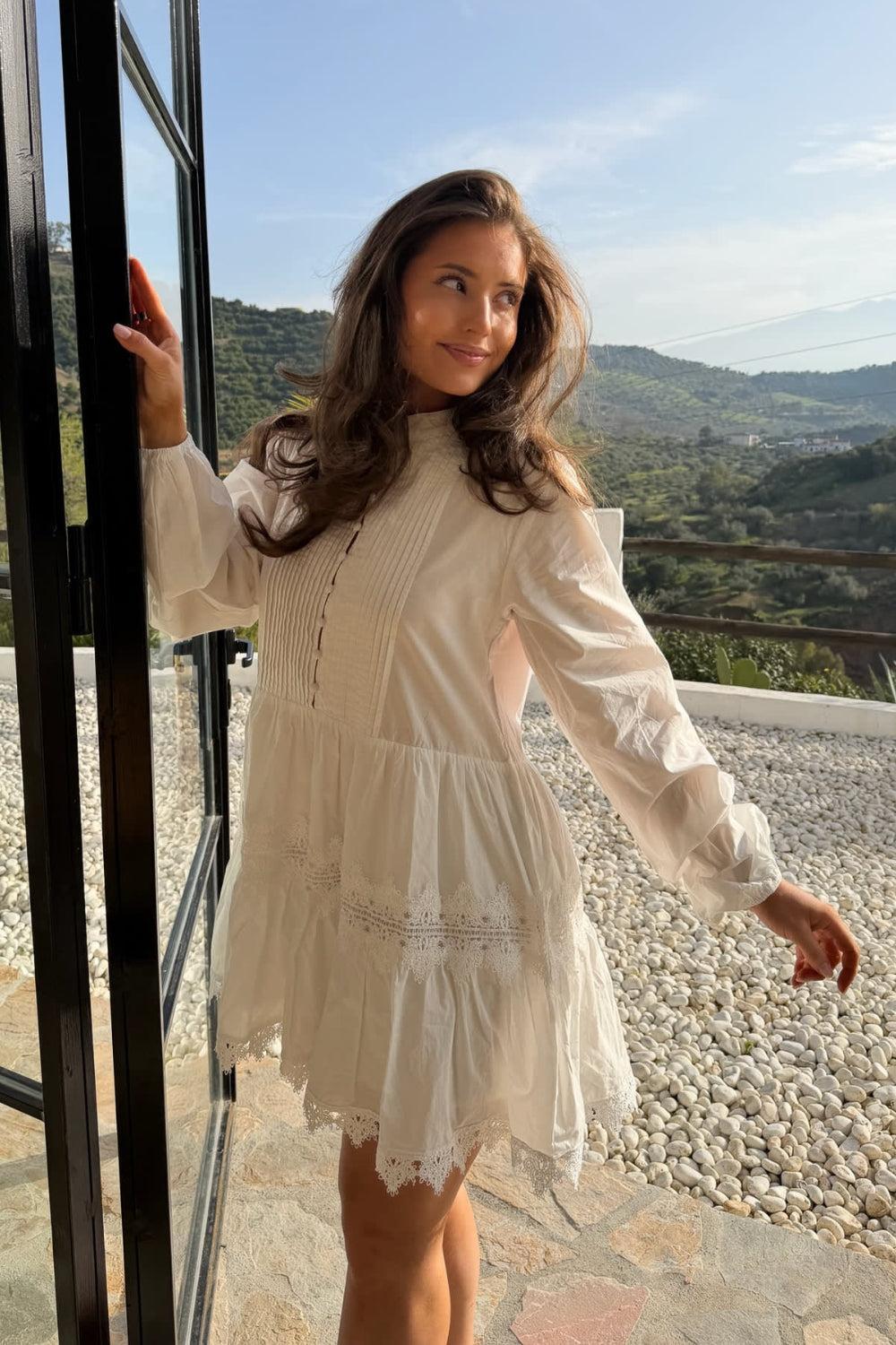 LivIc Dress White Embroidery
