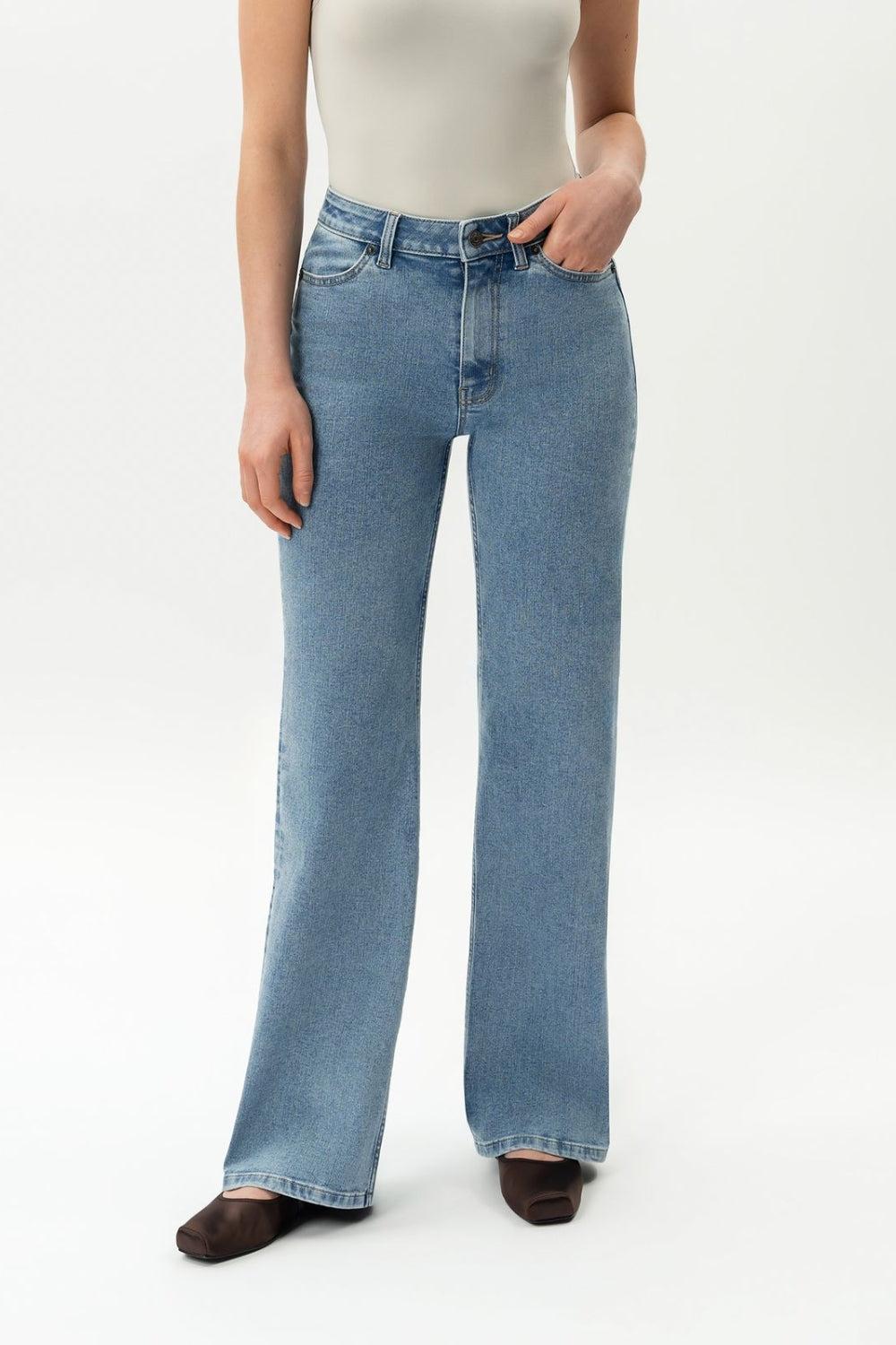 Relaxed ComfortDenim Jeans 32" Light Blue