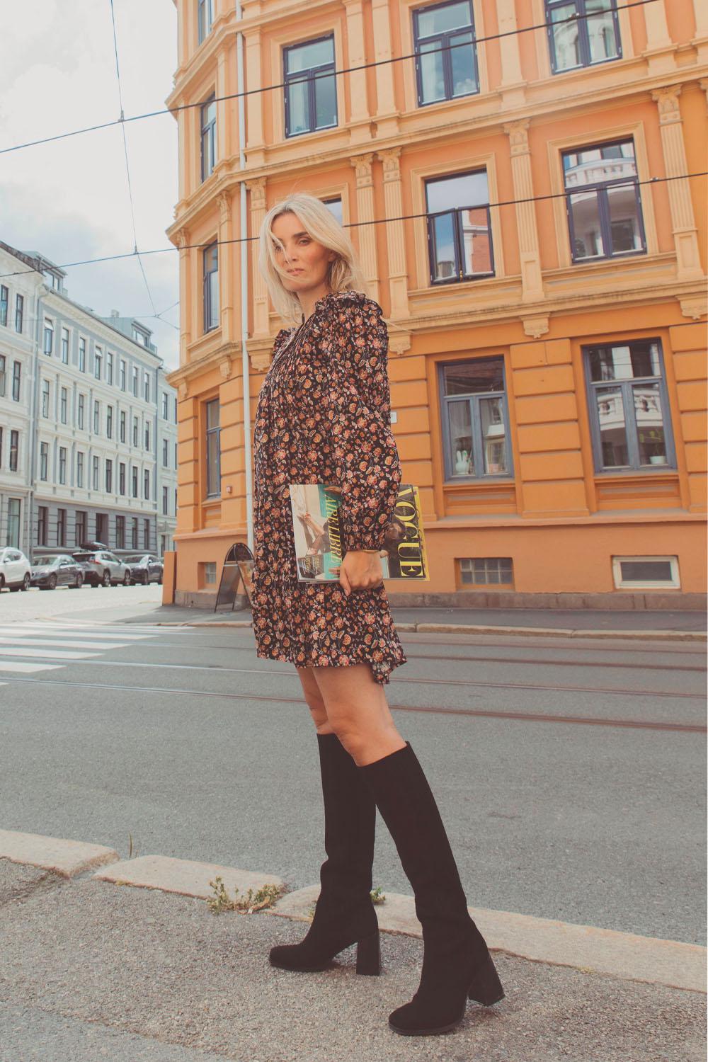 Siwa Suede Knee Boot black