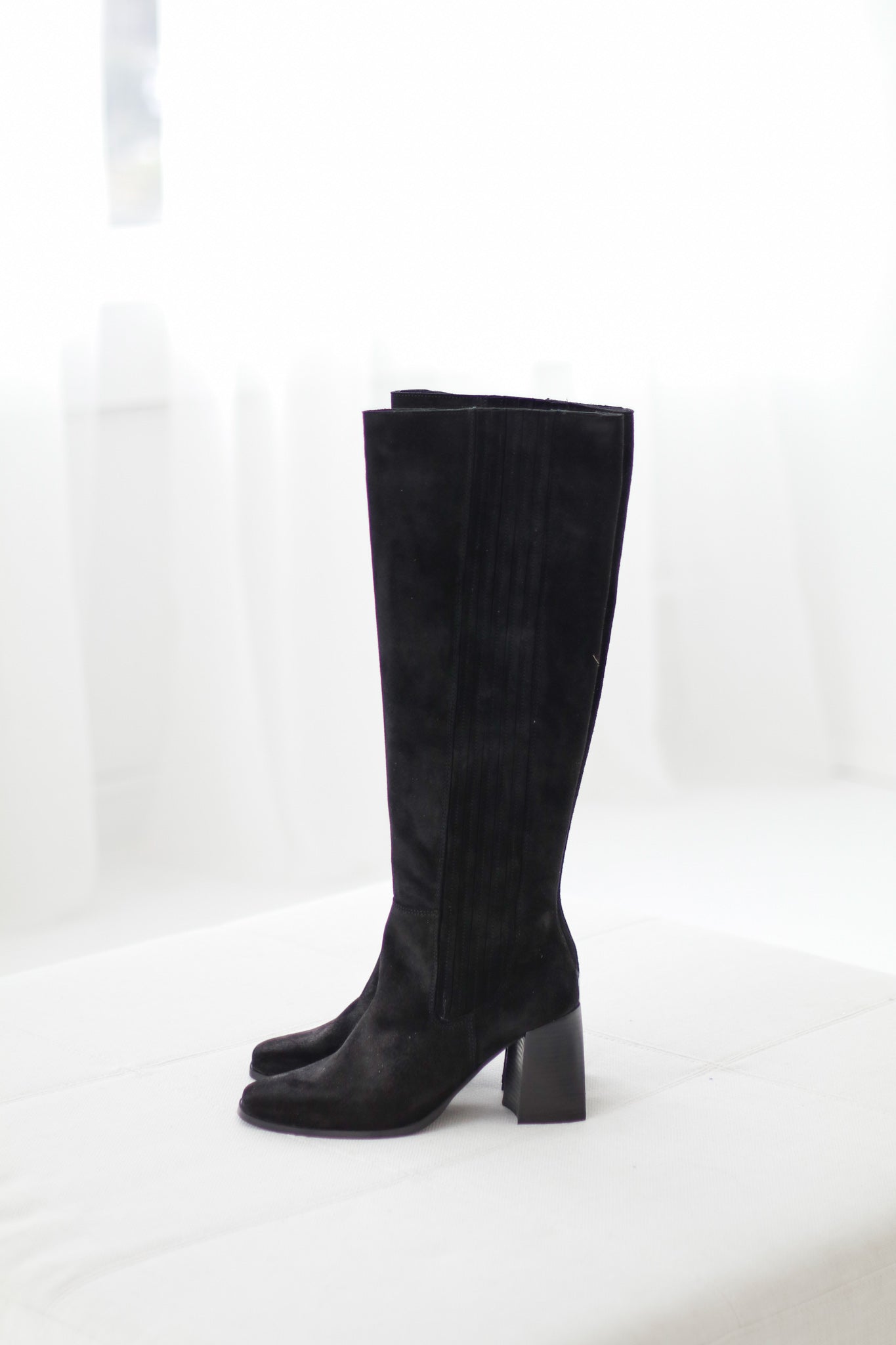 Siwa Suede Knee Boot black