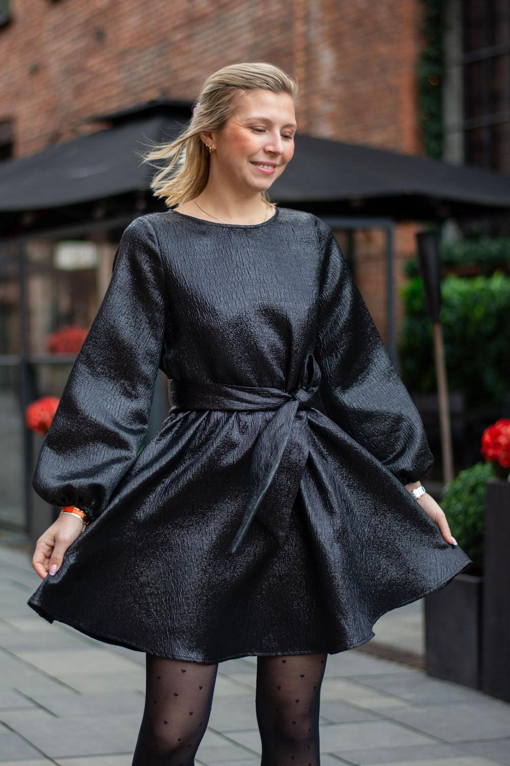 Sutton dress black