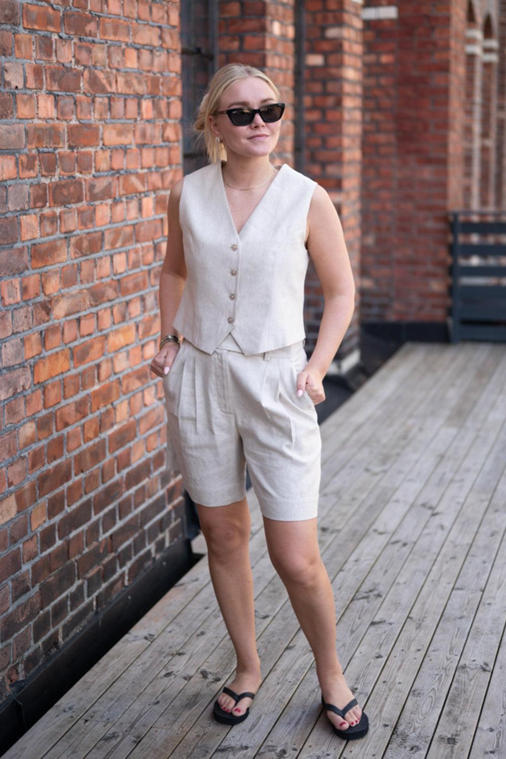 Vivienne Vest Light Sand Melange