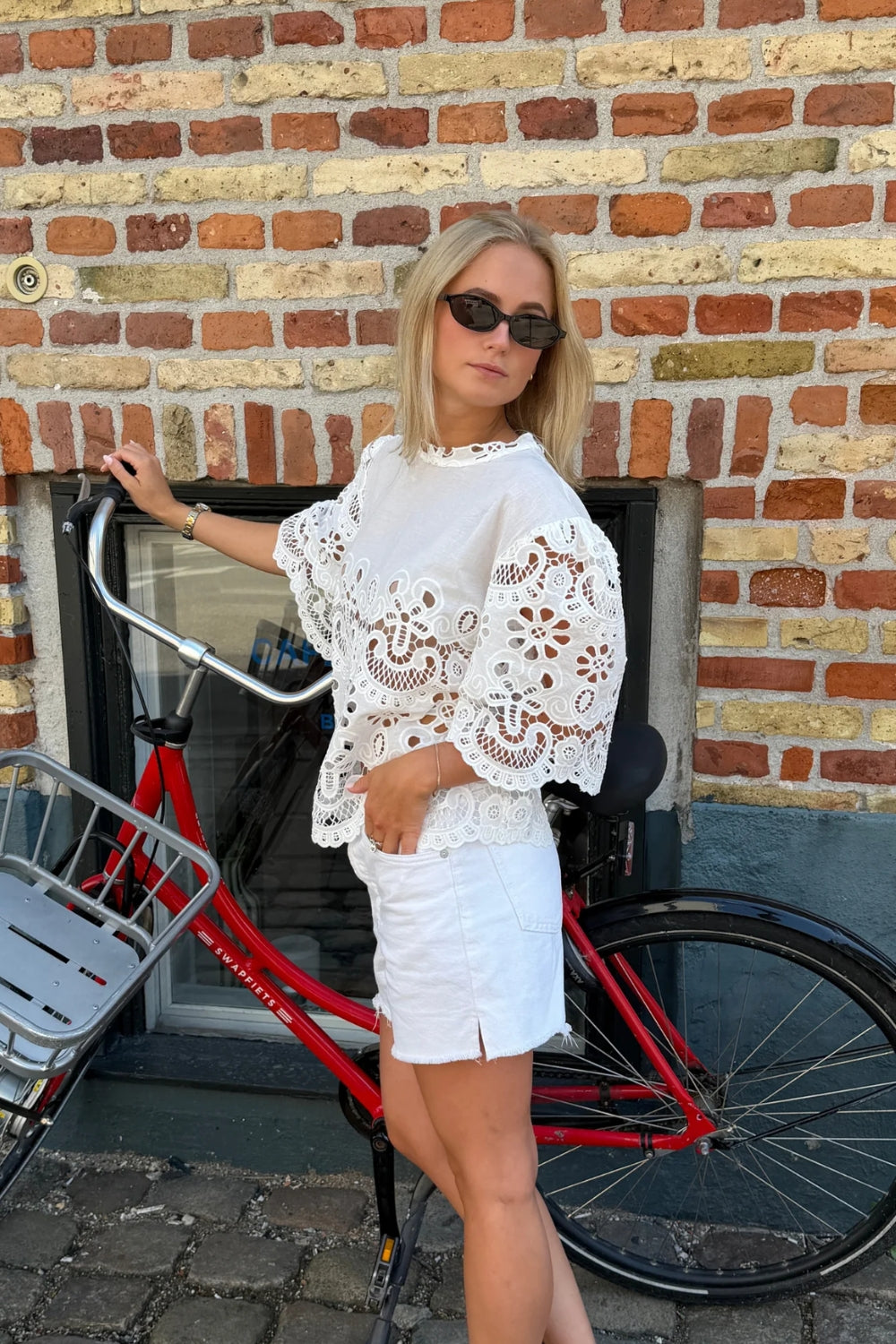 Victoria Lace White