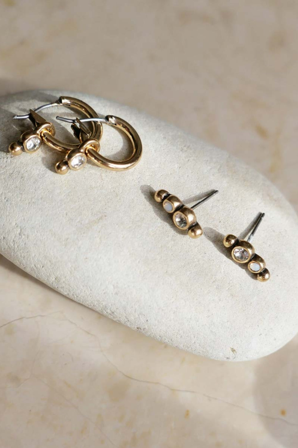 Stud w/crystal droplets gold