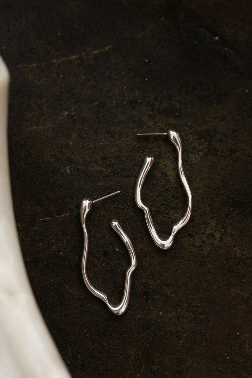 øredobb 38mm sculpured creol raw silver