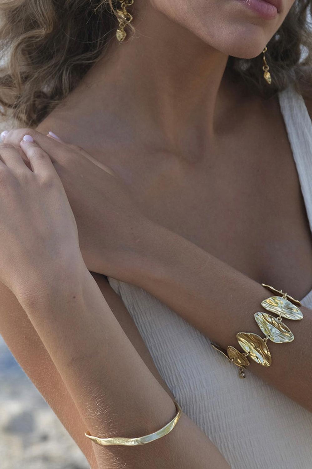 sculptured bracelet gold