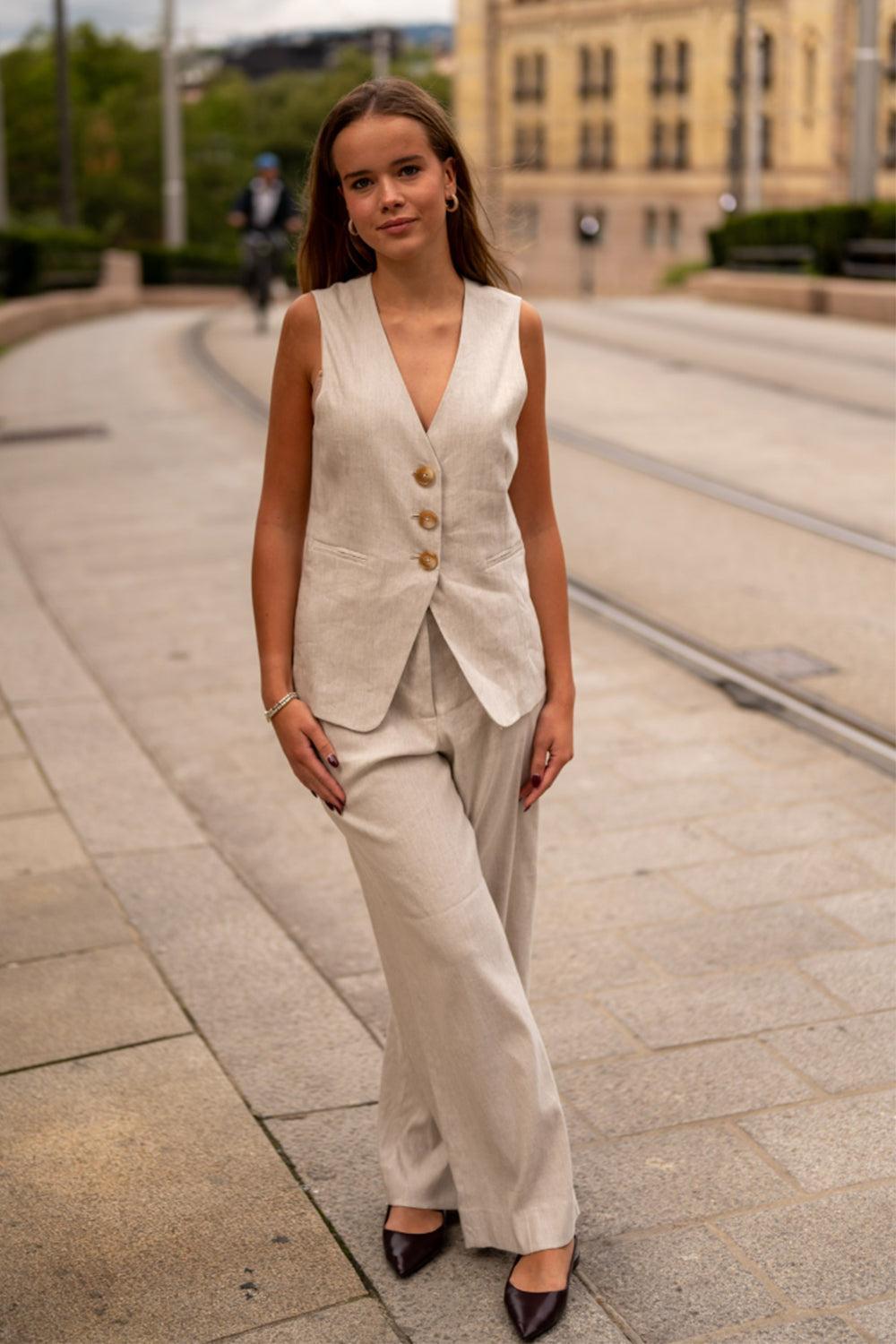 simmy waistcoat sand