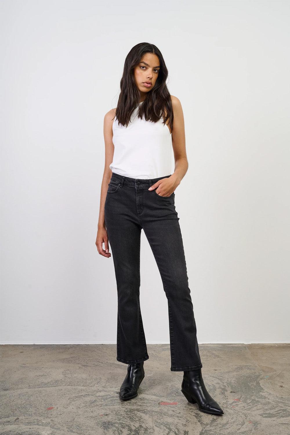 Johanna-Kick-Flare-Wash-Bangkok-Black-3