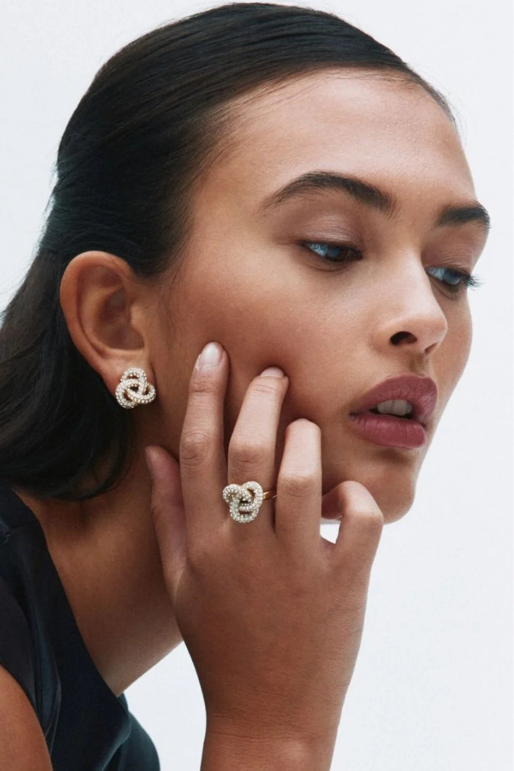 Infinity Knot Sparkle Studs L Gold