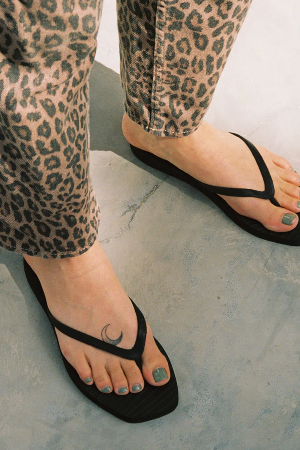 Sleepers Tapered Black Transe Flip Flop