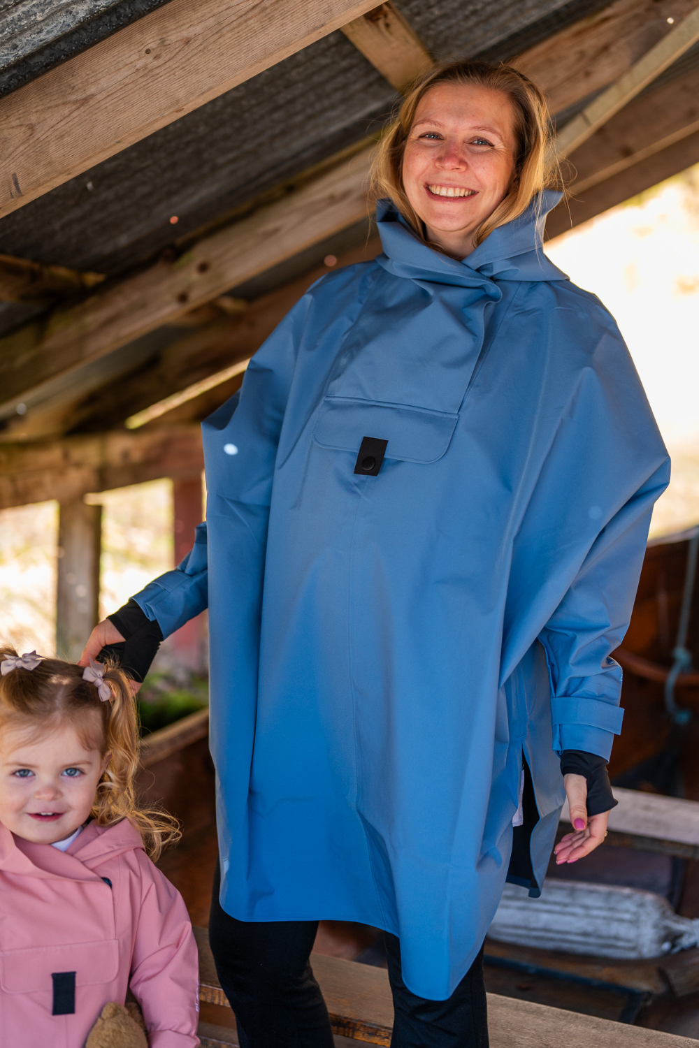 Bergen Poncho Coronet Blue