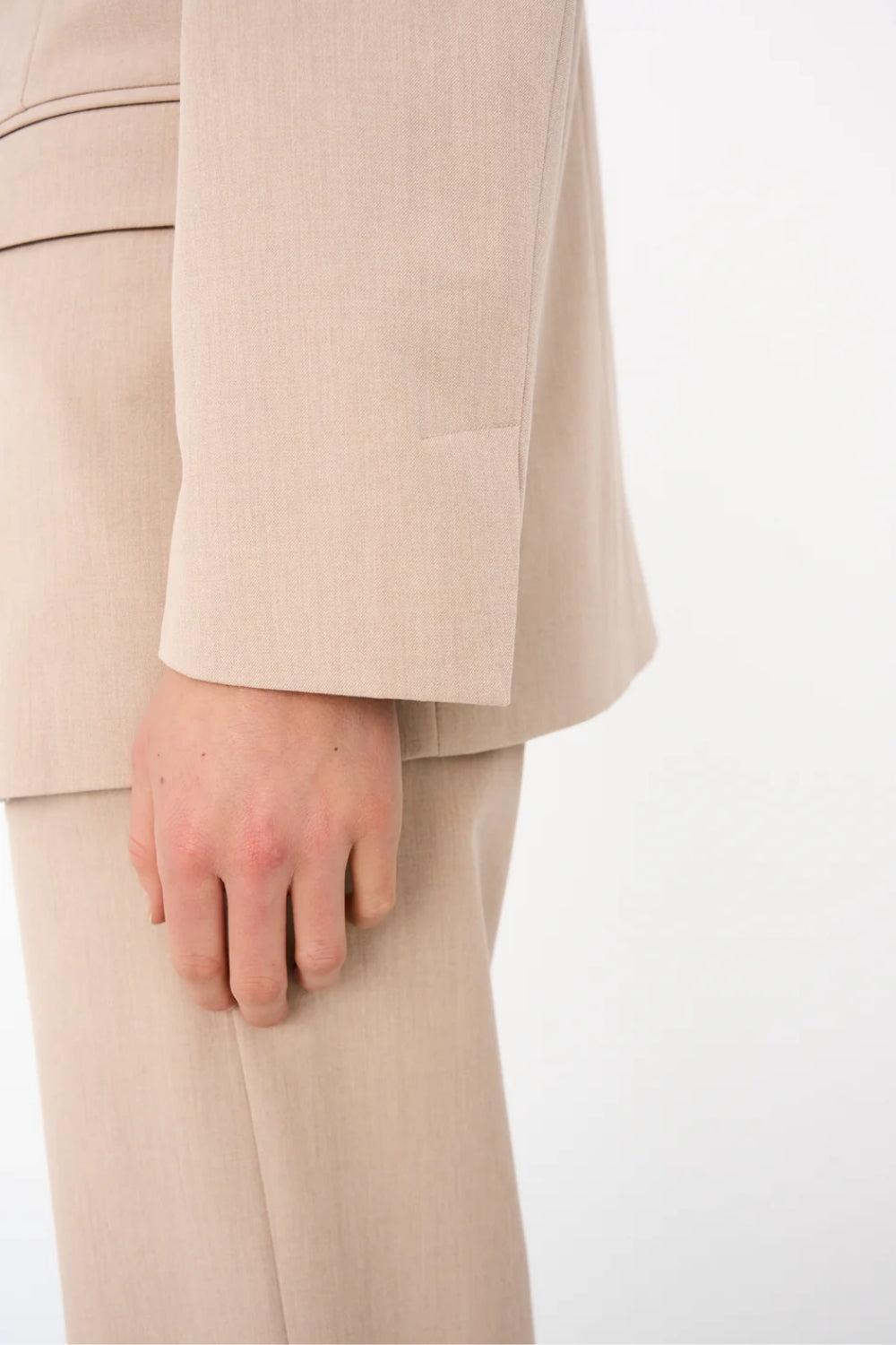 Andrea Essential blazer Beige