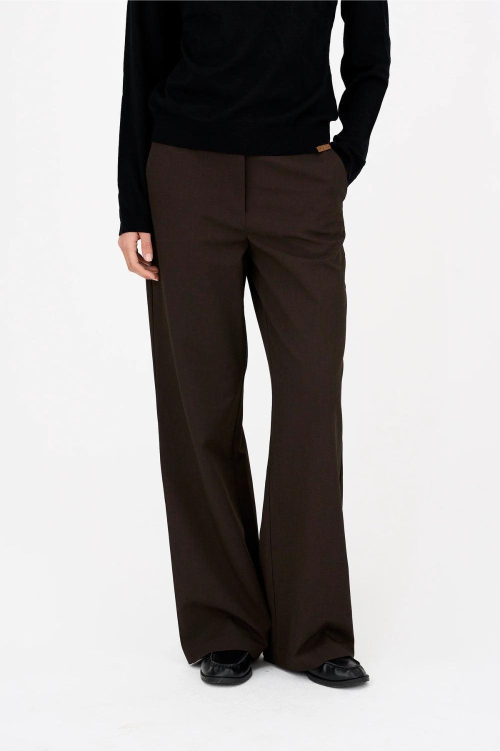 Andrea Wide Brown 32"