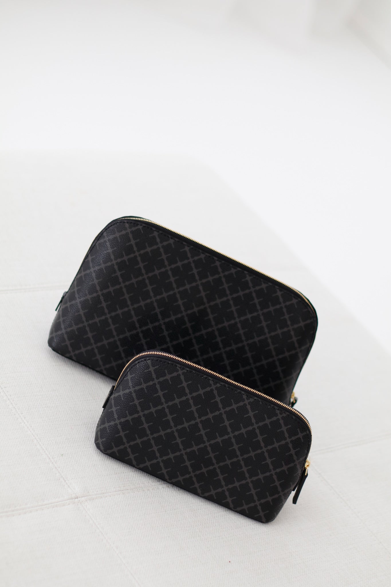 Bae Medium Cosmetics Case Charcoal