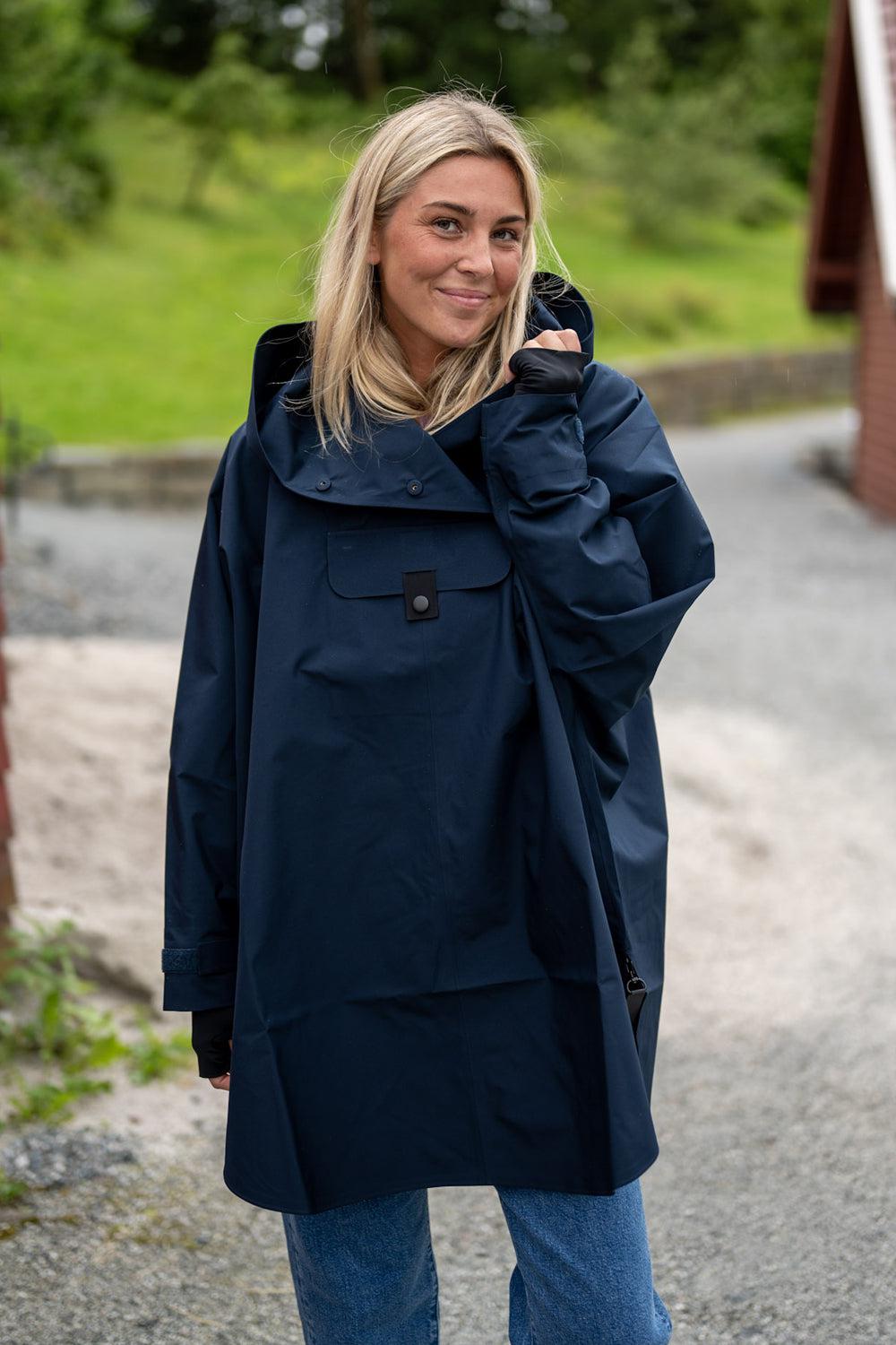 Bergen Poncho Dark Navy