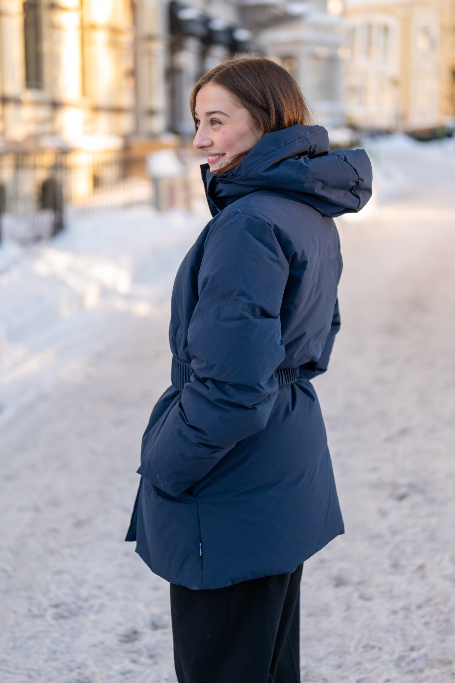 Besseggen Lt. Down Jacket Dk. Navy