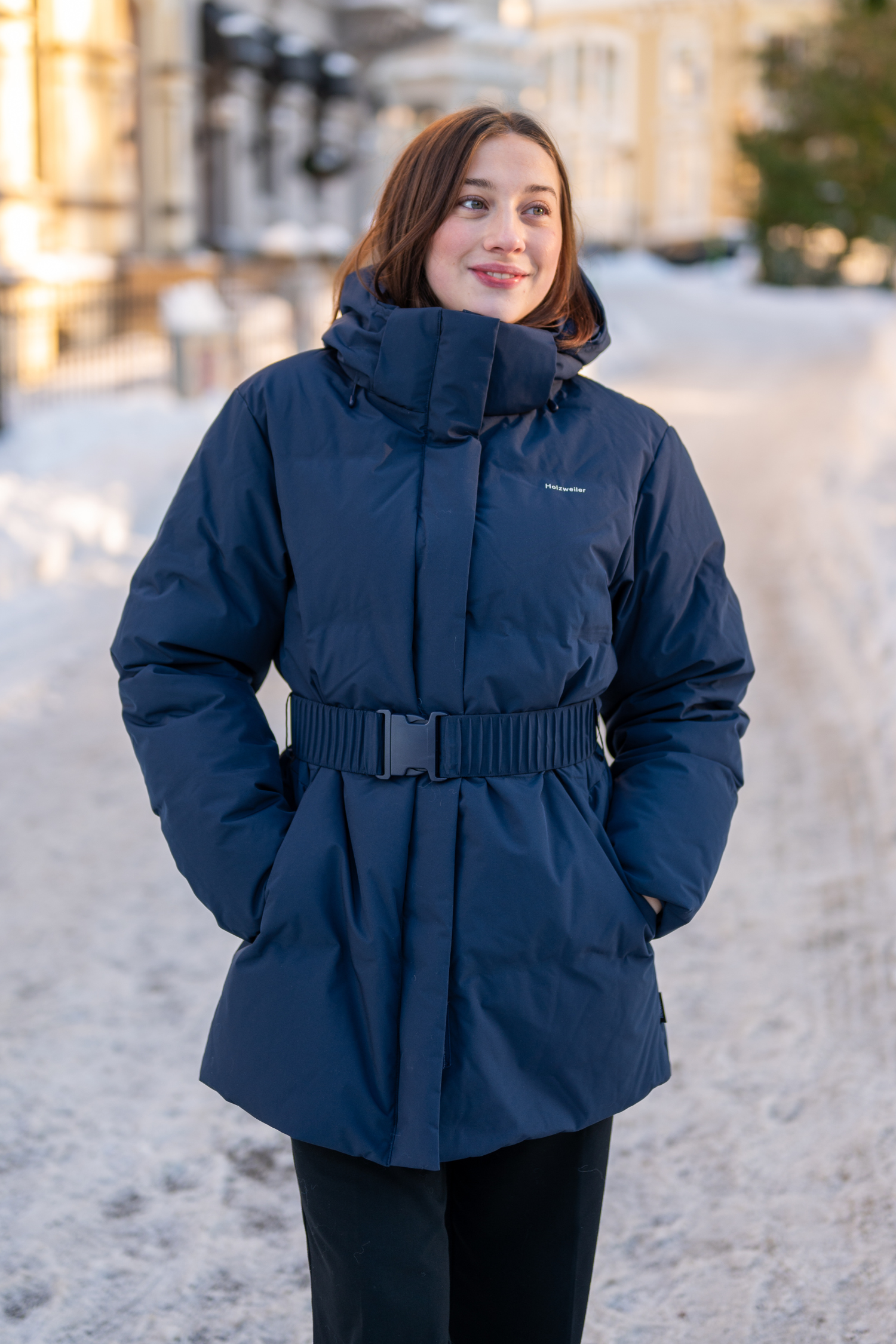 Besseggen Lt. Down Jacket Dk. Navy