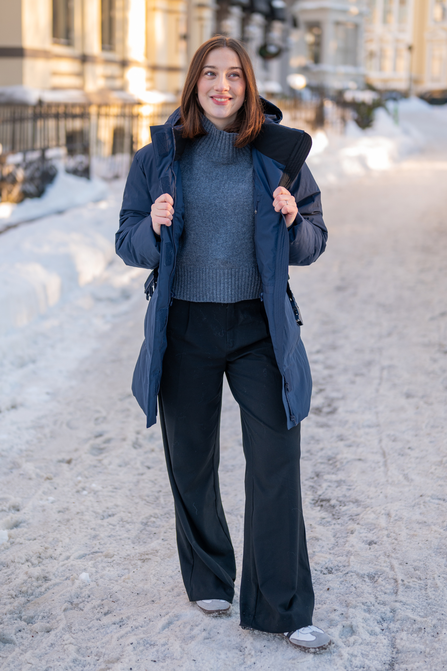 Besseggen Lt. Down Jacket Dk. Navy