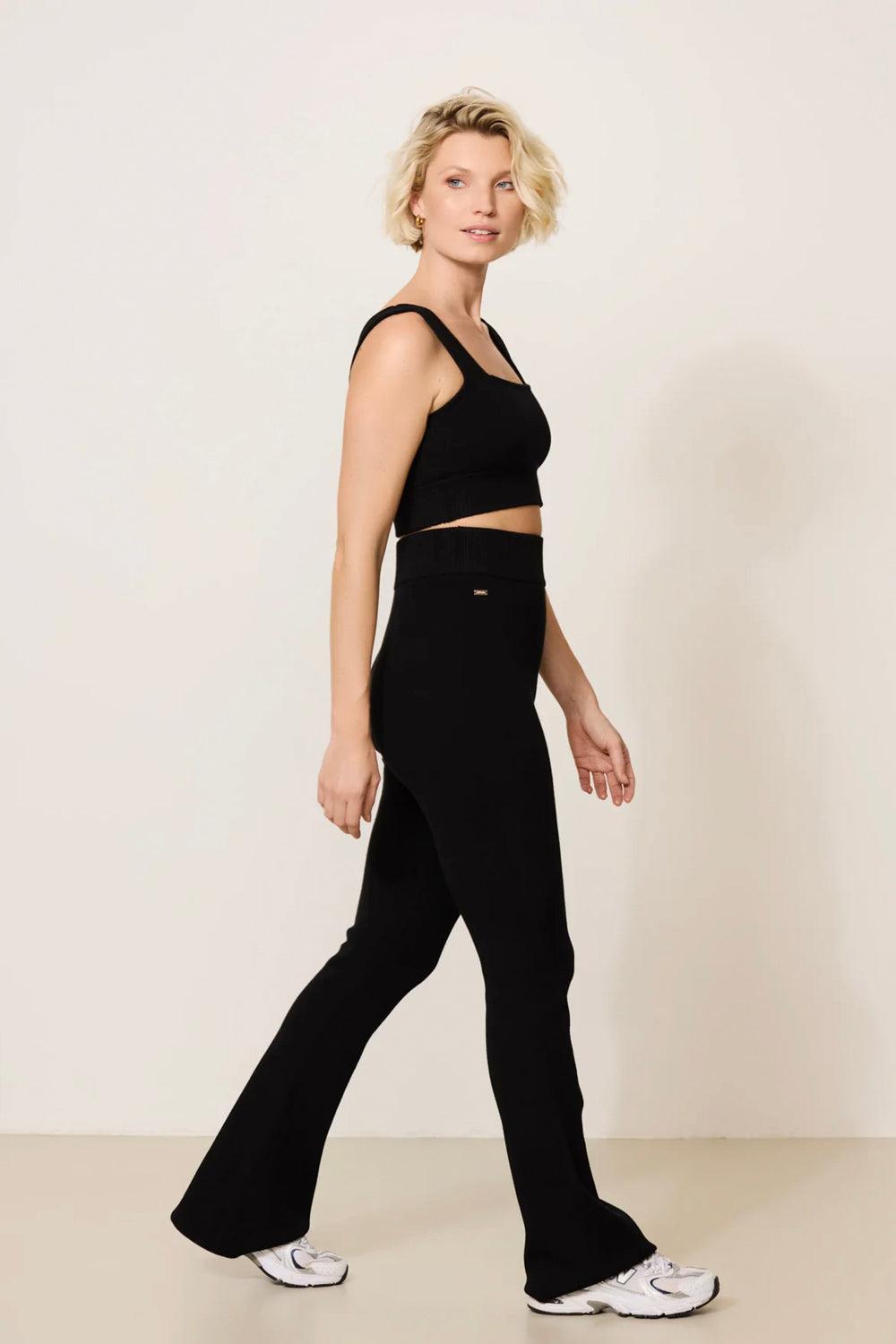 Olly flare pant black