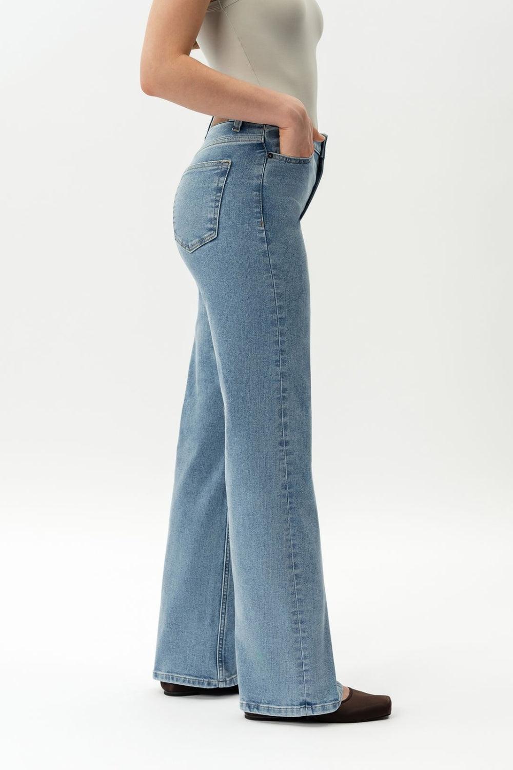 Relaxed ComfortDenim Jeans 32" Light Blue