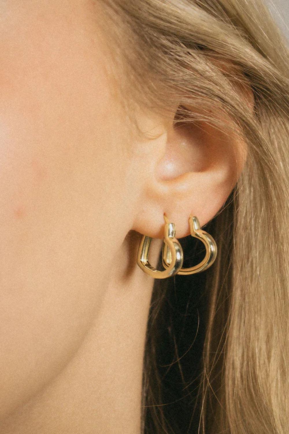 Simple Heart Earrings Gold