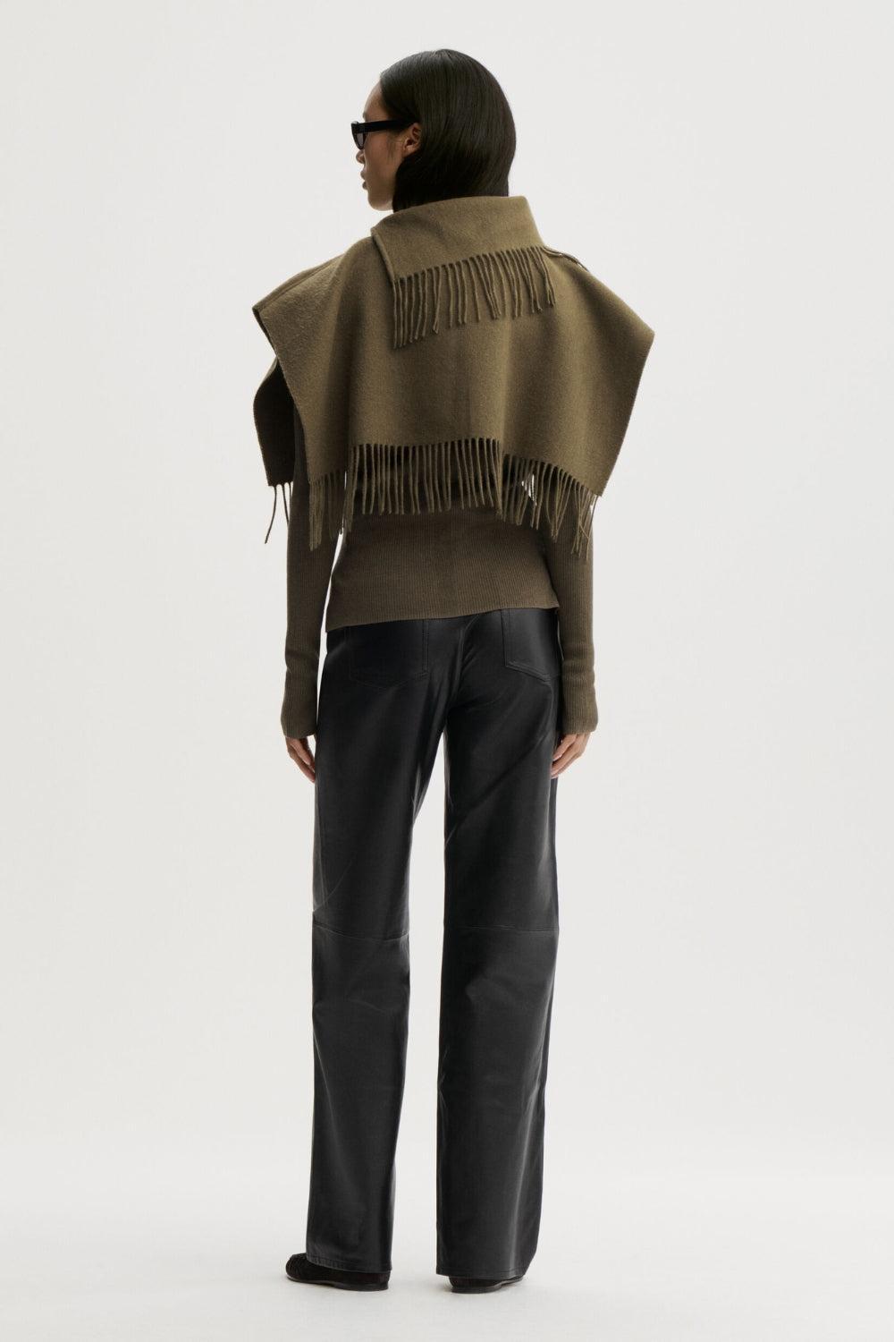 Turtla wool fringe bib Hunt