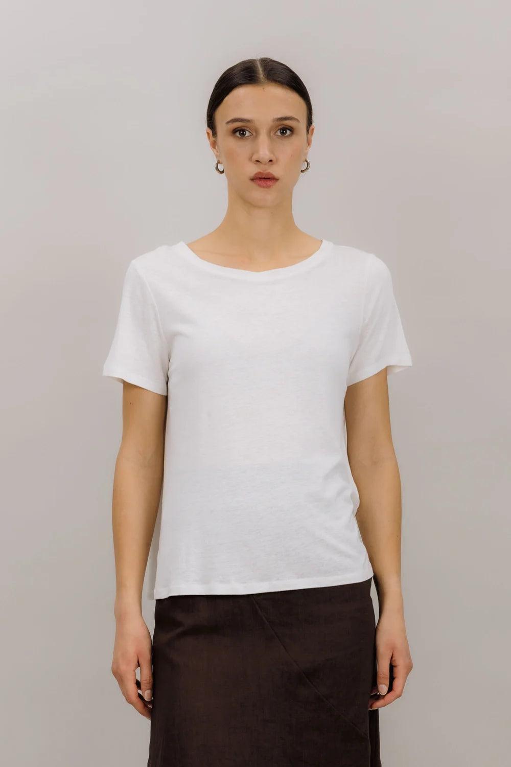 Zaneta Tee White