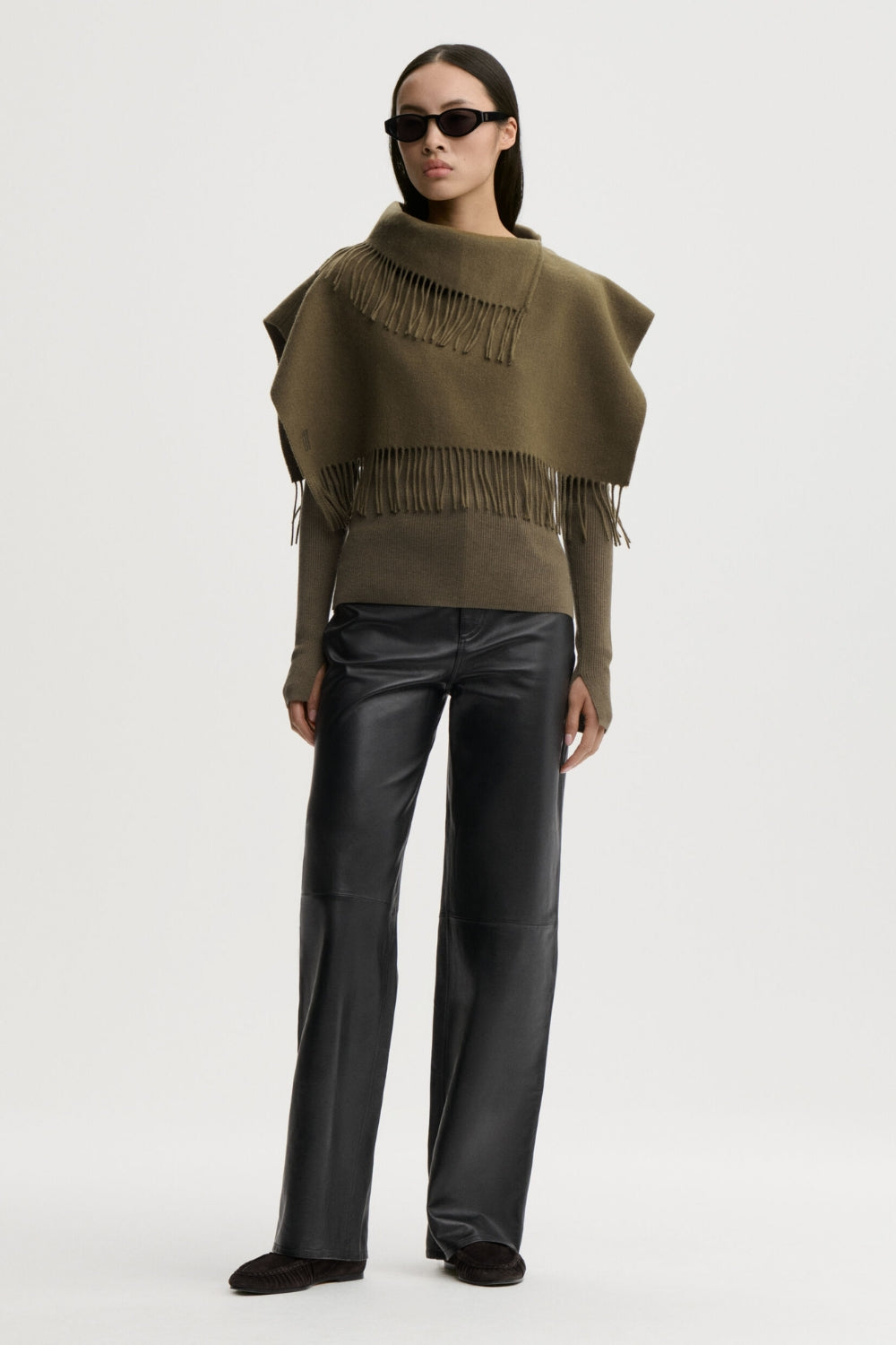 Turtla wool fringe bib Hunt