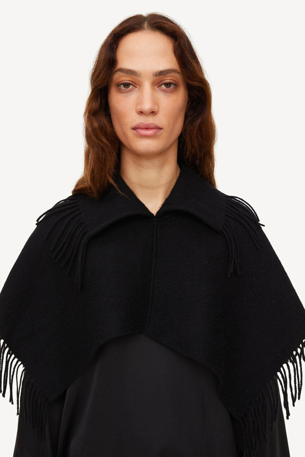 Turtla Wool Fringe Bib Black
