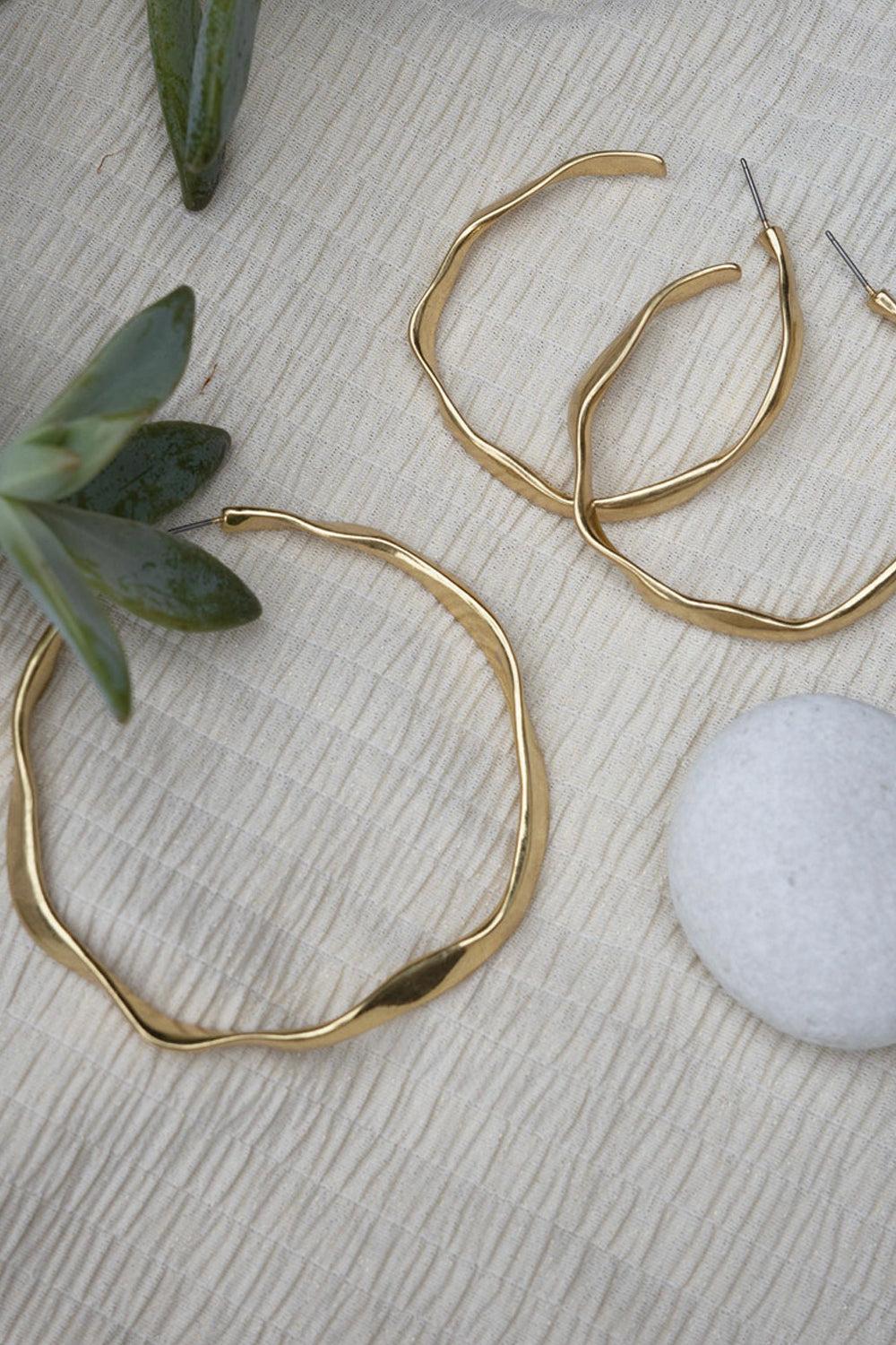 sculptured bracelet gold